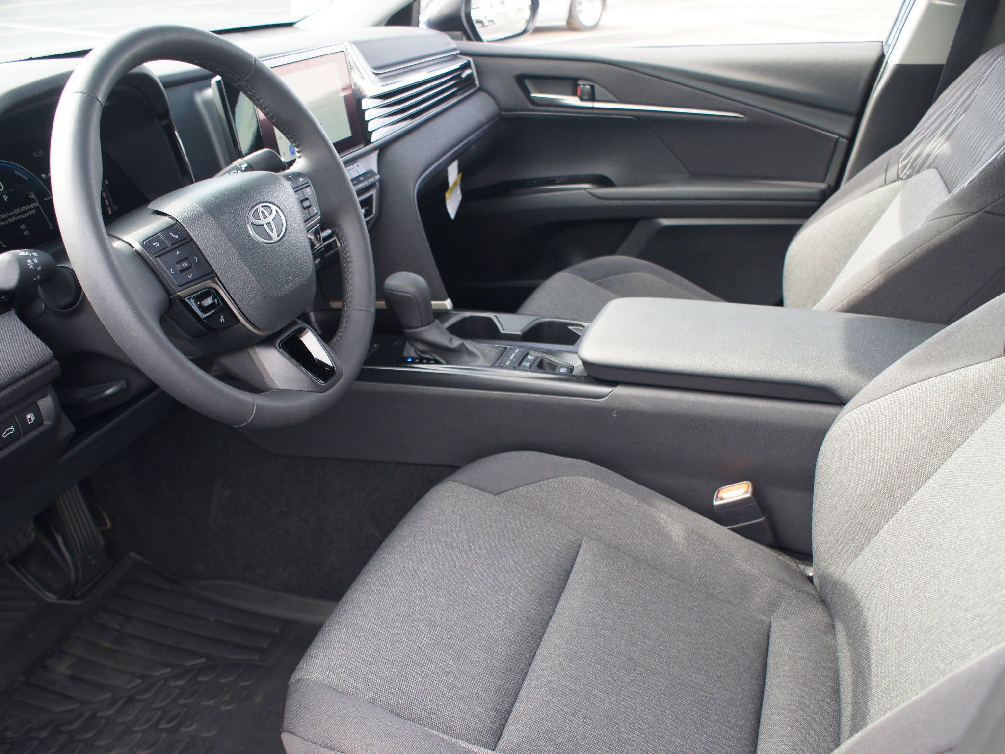 Used 2025 Toyota Camry LE w/ Convenience Package FWD image 13