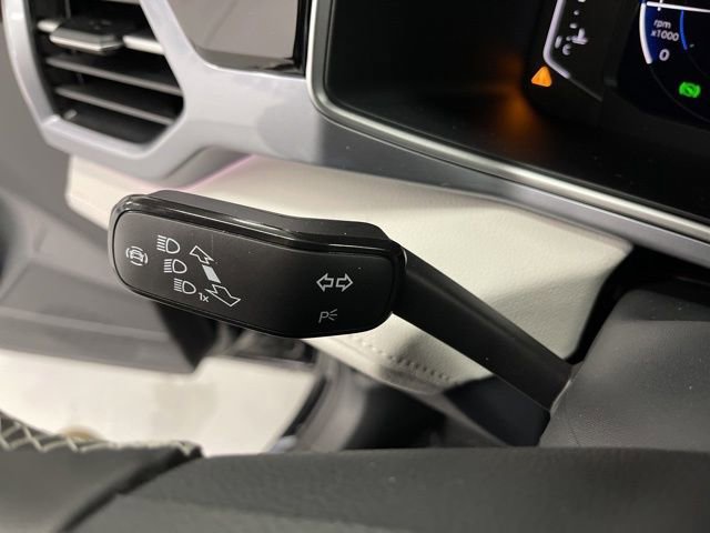 New 2026 Volkswagen Taos SEL image 19