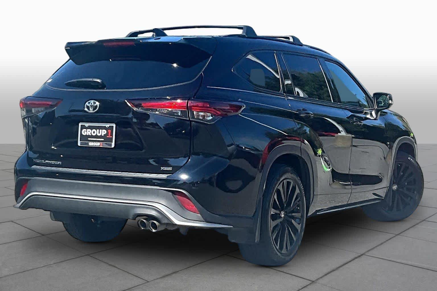 Used 2024 Toyota Highlander XSE FWD image 13
