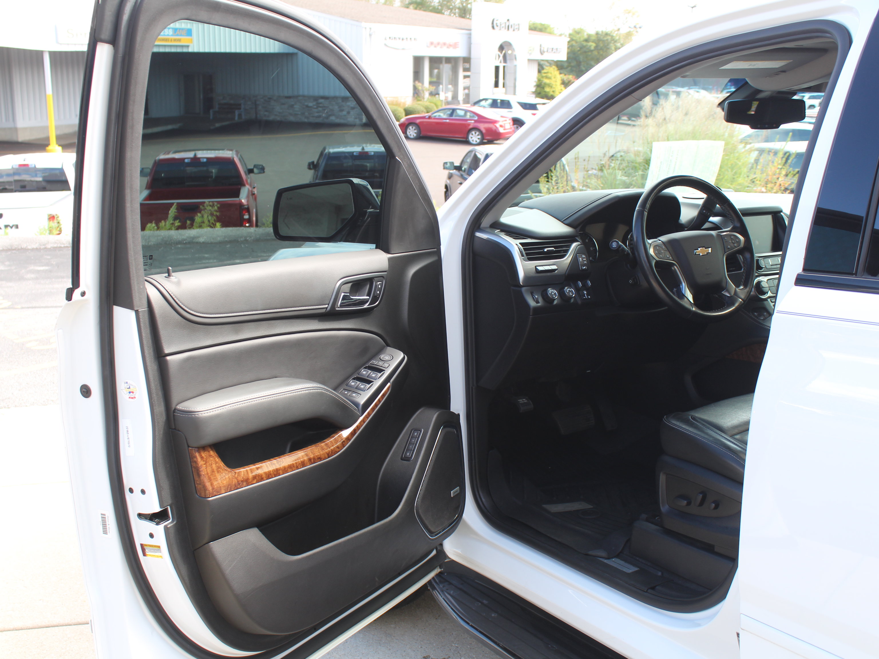 Used 2019 Chevrolet Tahoe Premier AWD/4WD image 12