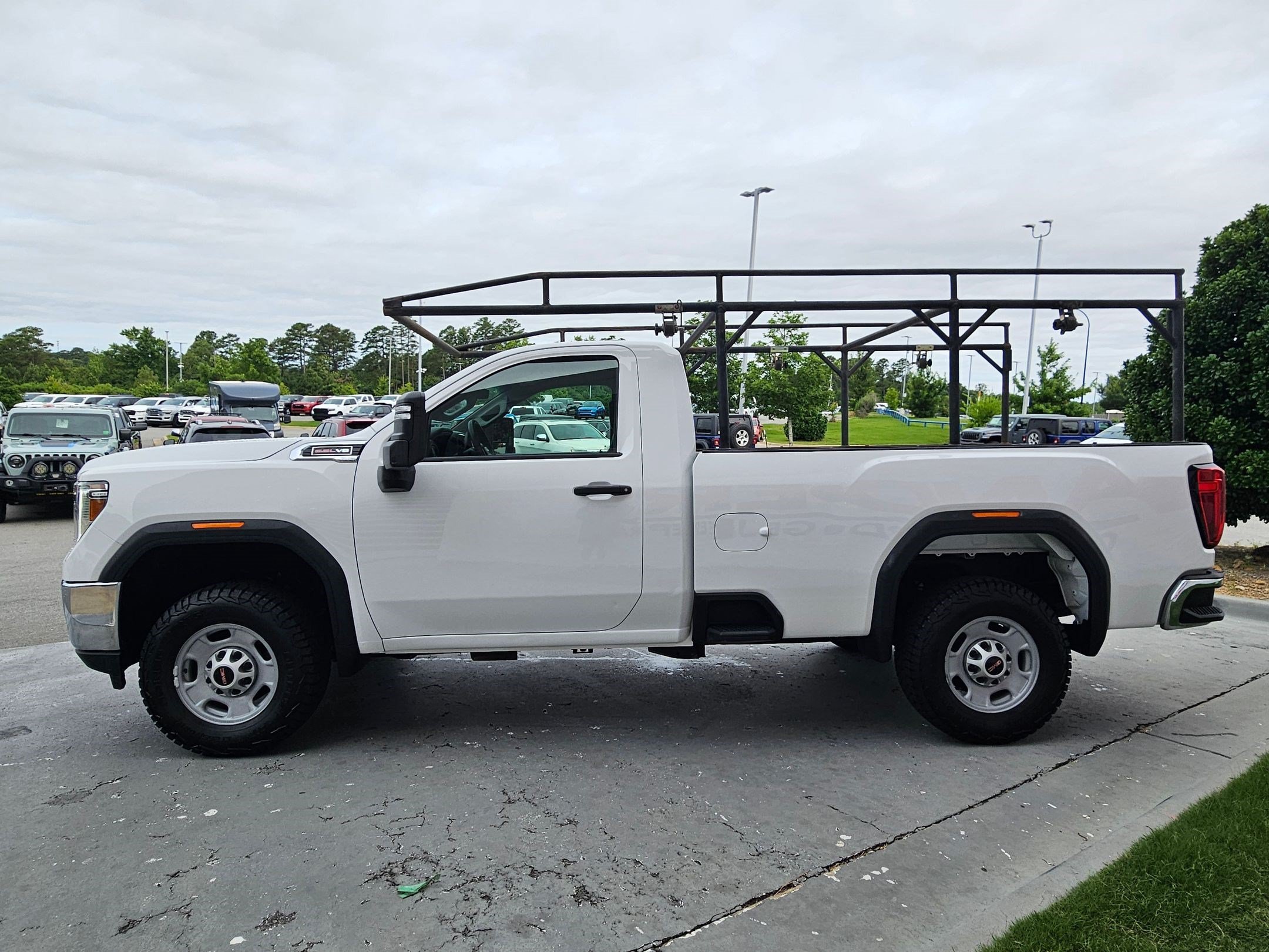 Used 2021 GMC Sierra 2500 2WD Regular Cab w/ Convenience Package image 4