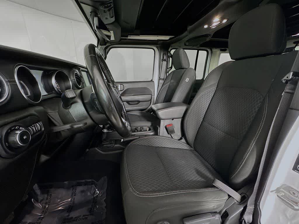 Used 2021 Jeep Wrangler Unlimited Sahara AWD/4WD image 12