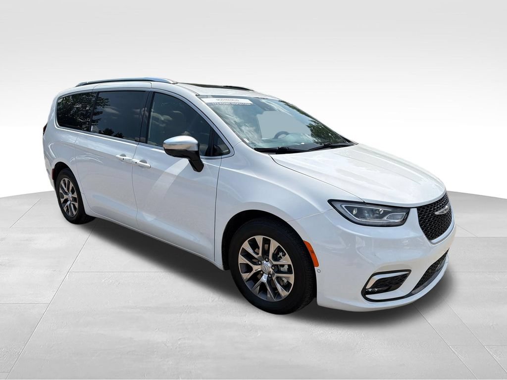 Used 2026 Chrysler Pacifica Pinnacle FWD image 7