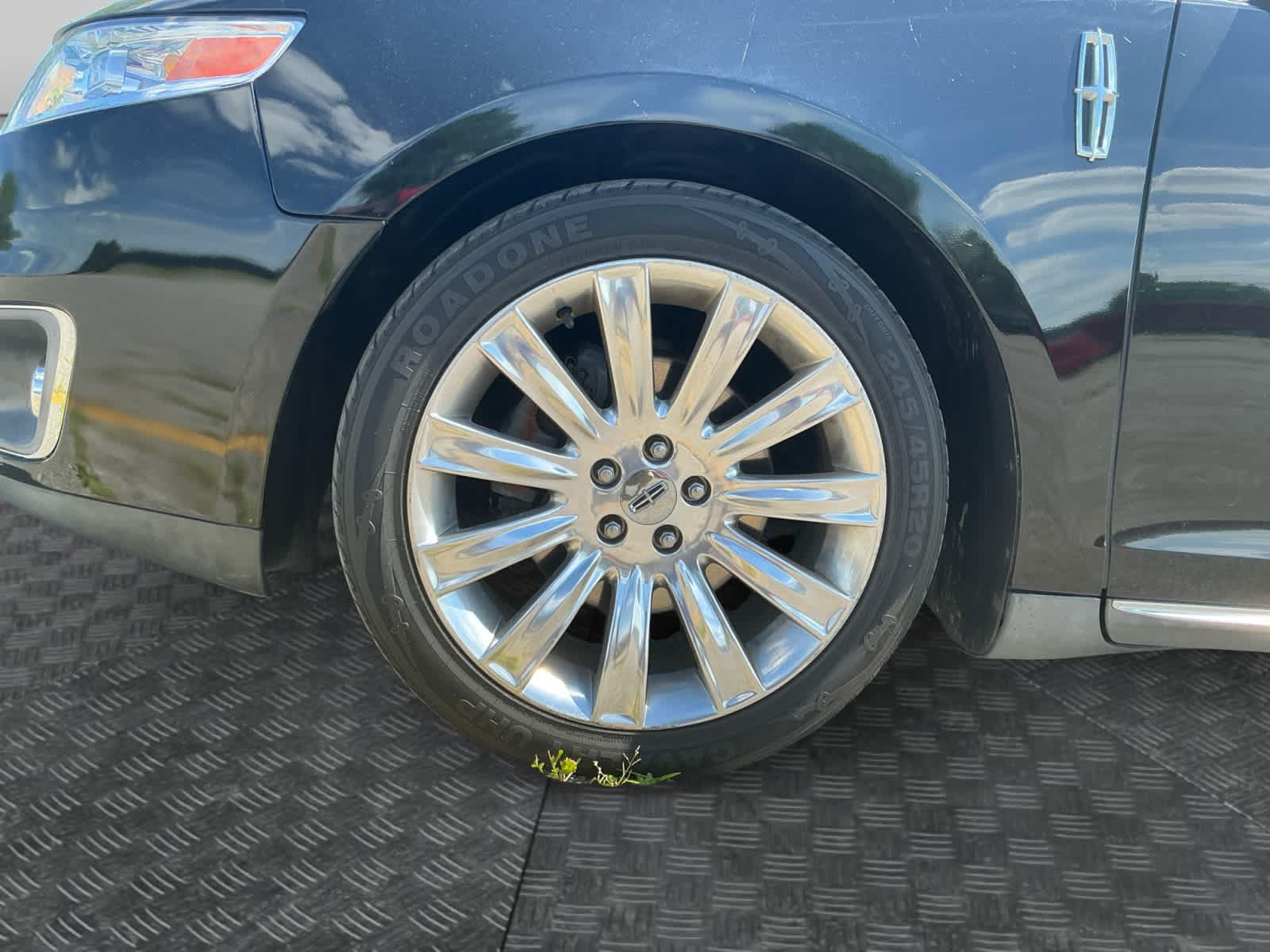 Used 2011 Lincoln MKS FWD image 14