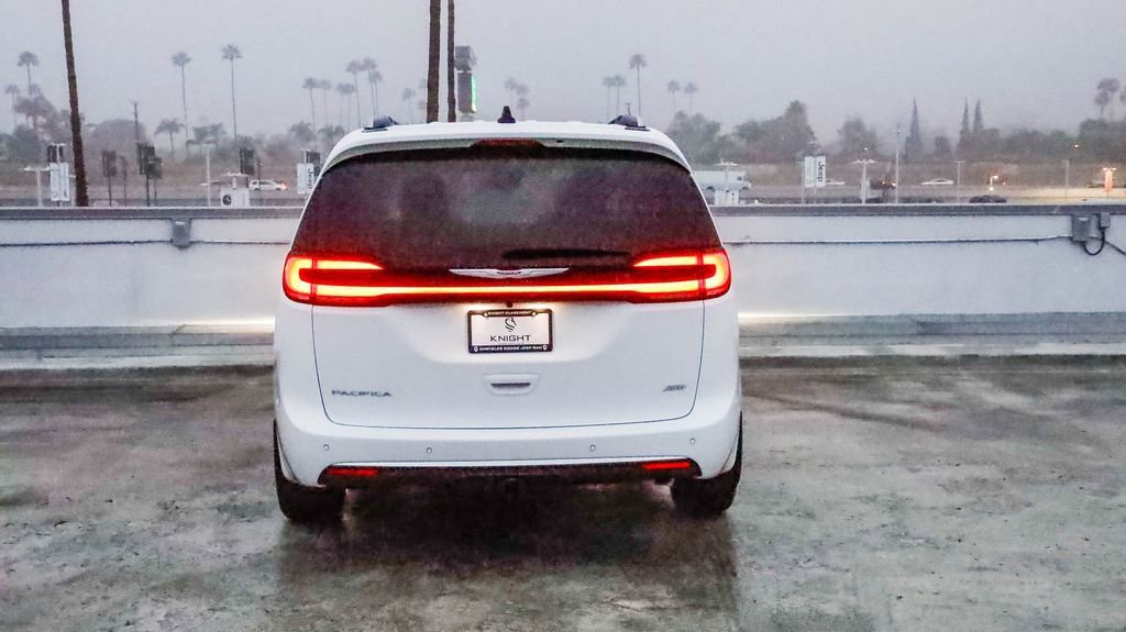 New 2026 Chrysler Pacifica Pinnacle w/ Trailer Tow Group image 8