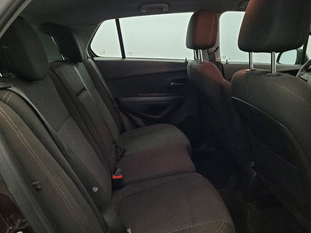Used 2021 Chevrolet Trax LS AWD/4WD image 19