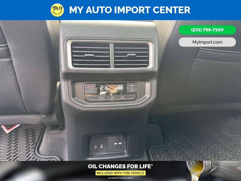 Used 2025 Volkswagen Atlas Peak Edition SE AWD/4WD image 24