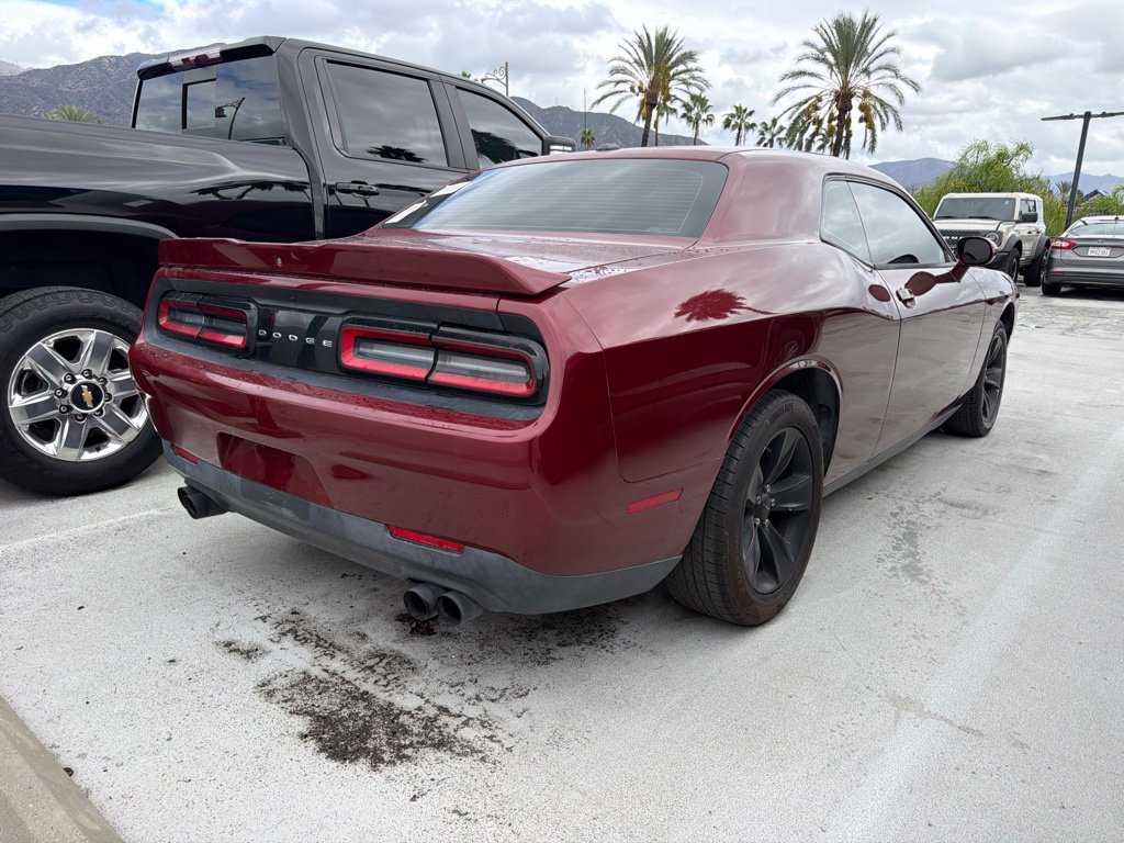 Used 2019 Dodge Challenger SXT RWD image 5