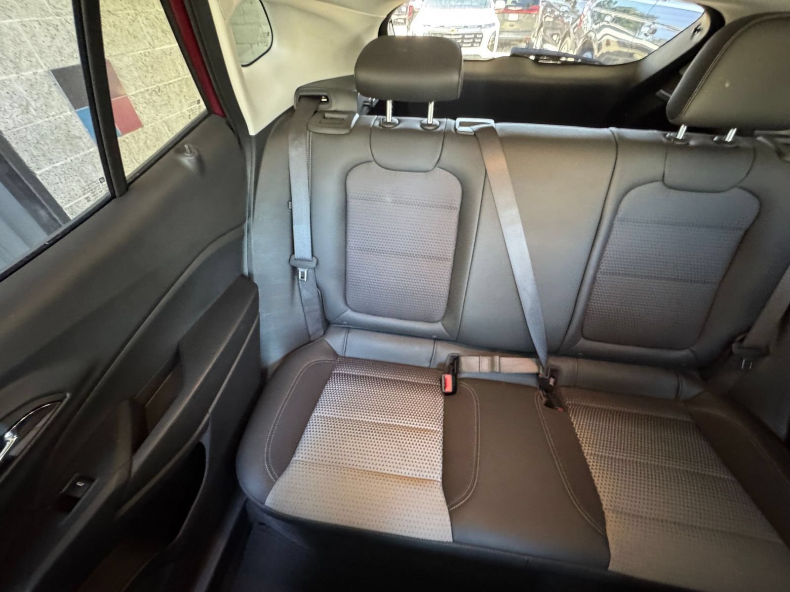 Used 2025 Chevrolet Trax LT w/ LT Convenience Package FWD image 38