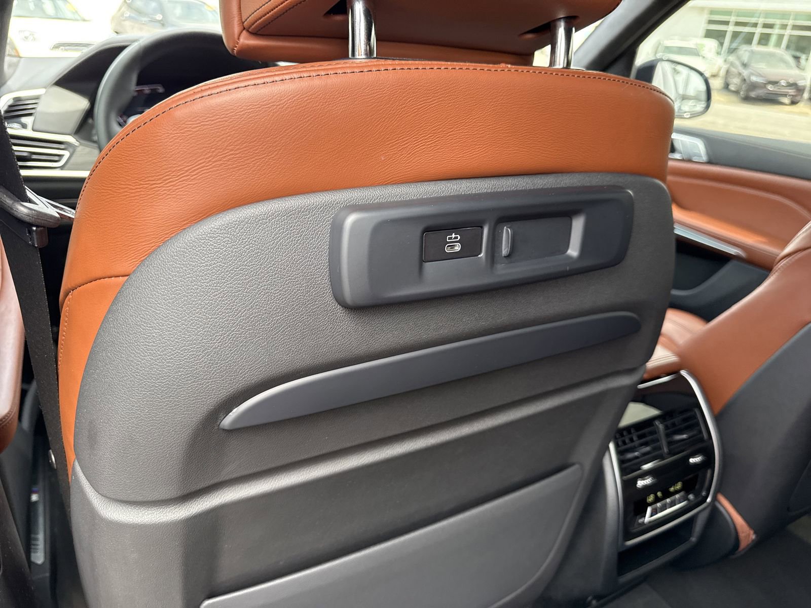 Used 2022 BMW X7 xDrive40i w/ M Sport Package image 15