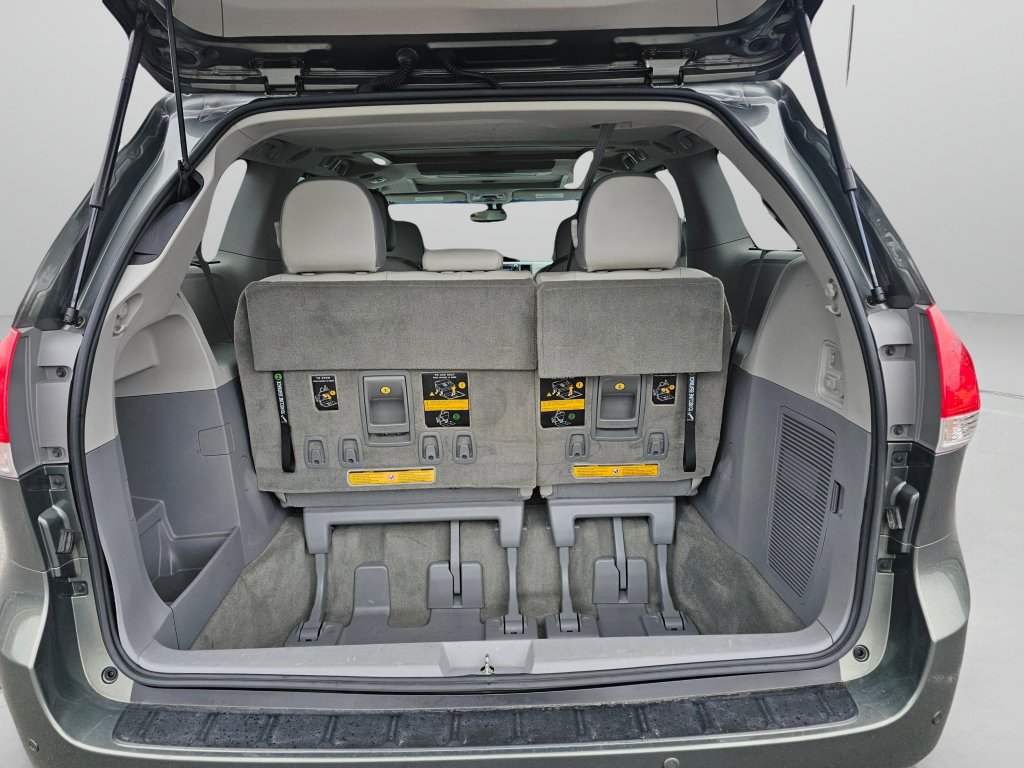 Used 2014 Toyota Sienna Limited w/ Limited Premium Package AWD/4WD image 17