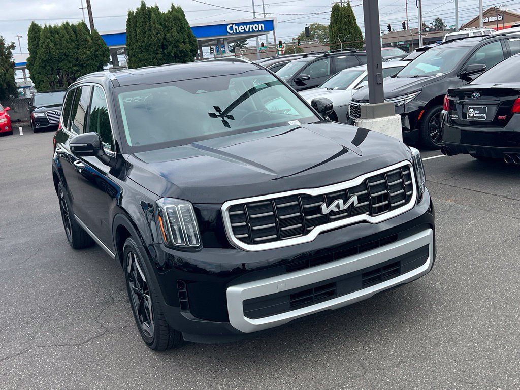 Certified 2025 Kia Telluride S FWD image 3