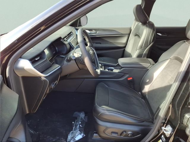 New 2025 Jeep Grand Cherokee Altitude AWD/4WD image 16
