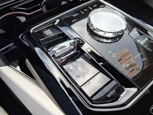 New 2026 BMW 530i xDrive w/ Executive Package image 13