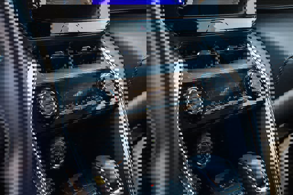 Used 2024 Toyota Venza LE AWD/4WD image 20