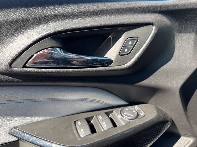 Used 2025 Chevrolet Trax LT FWD image 18