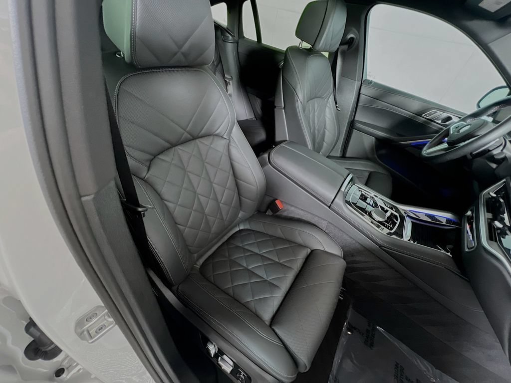 Used 2025 BMW X6 M60i AWD/4WD image 30