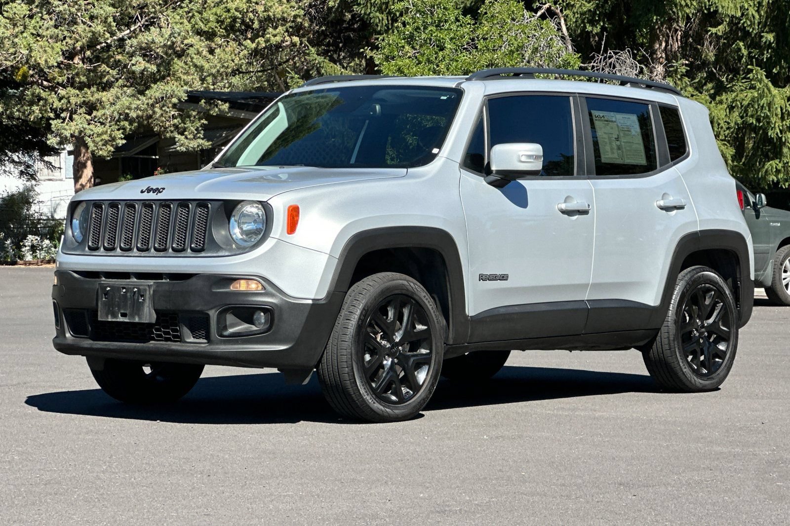 Used 2018 Jeep Renegade Altitude w/ UConnect 8.4 Nav Group AWD/4WD image 8