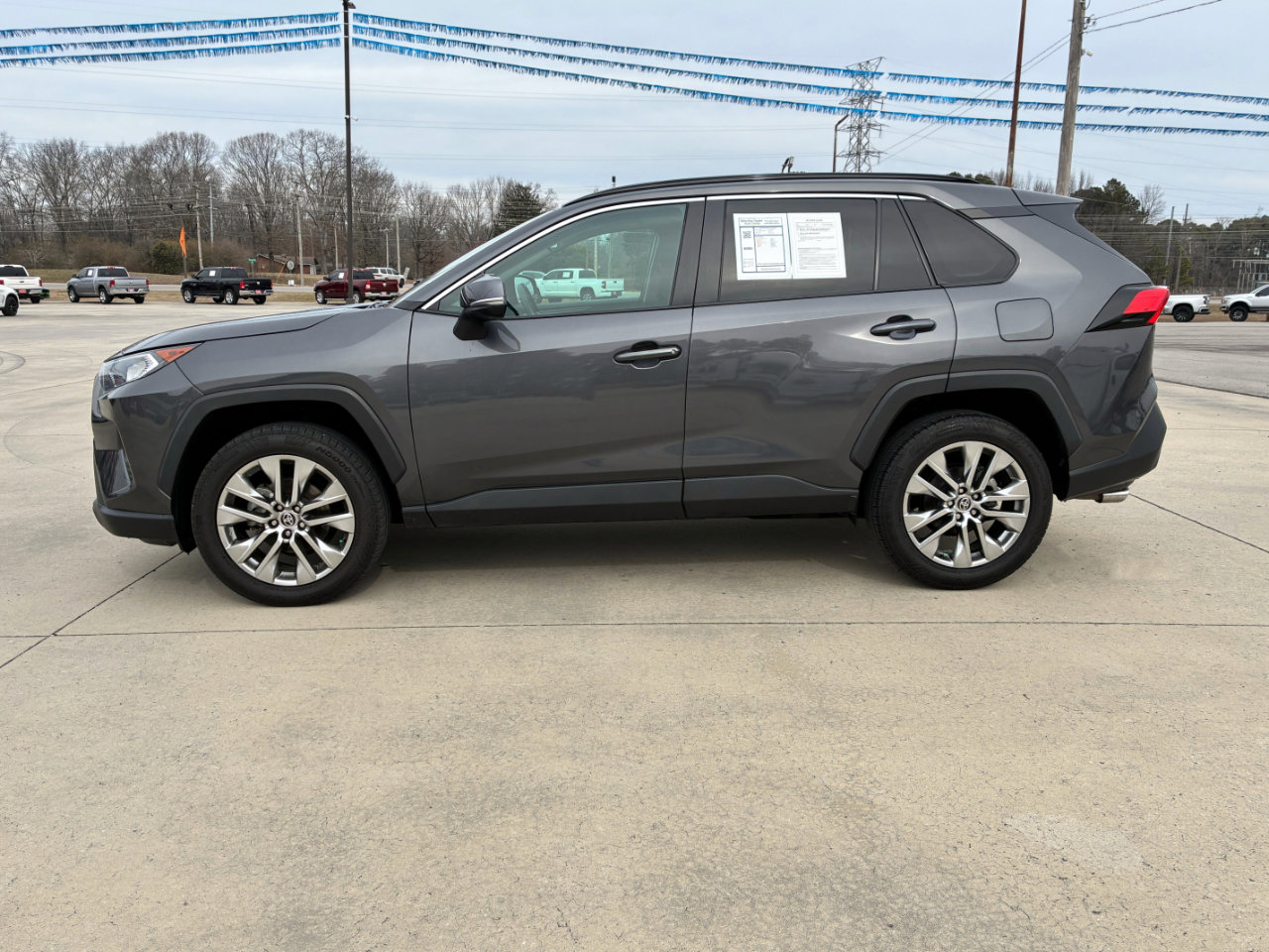 Used 2021 Toyota RAV4 XLE Premium image 2