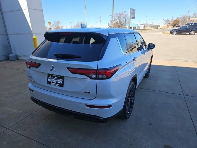 Used 2024 Mitsubishi Outlander SE Black Edition image 7