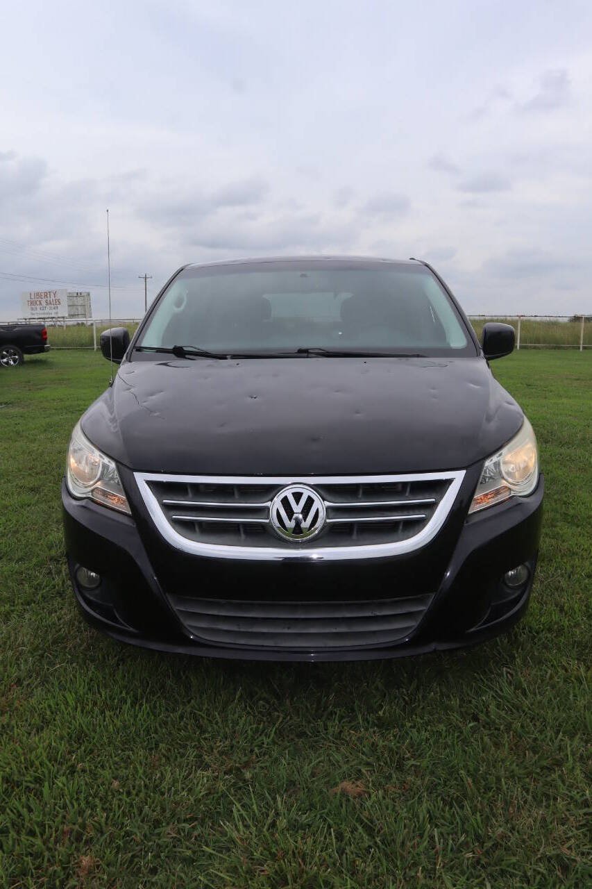 Used 2010 Volkswagen Routan SE FWD image 7