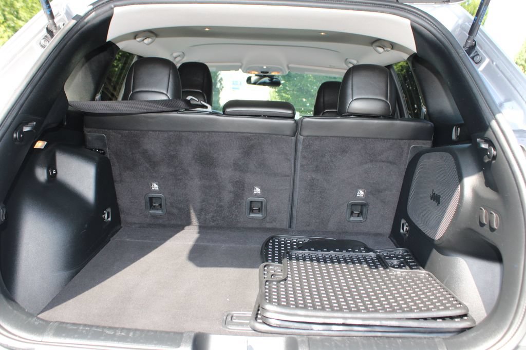 Used 2020 Jeep Cherokee Latitude Plus AWD/4WD image 13