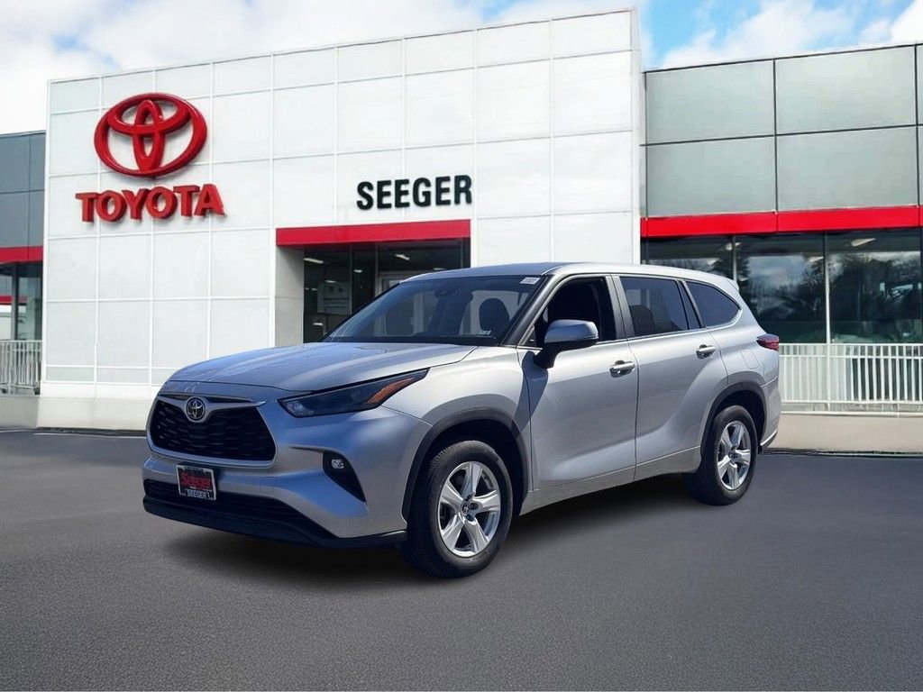 Used 2023 Toyota Highlander LE image 9