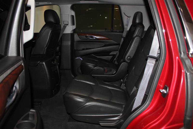 Used 2015 Cadillac Escalade Luxury image 29
