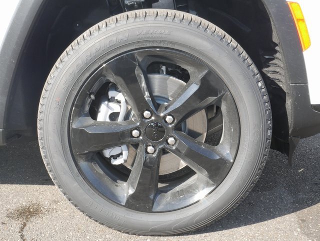 New 2025 Jeep Grand Cherokee L Limited w/ Black Appearance Package image 12