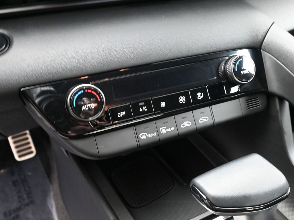 Certified 2025 Hyundai Elantra Sport image 15