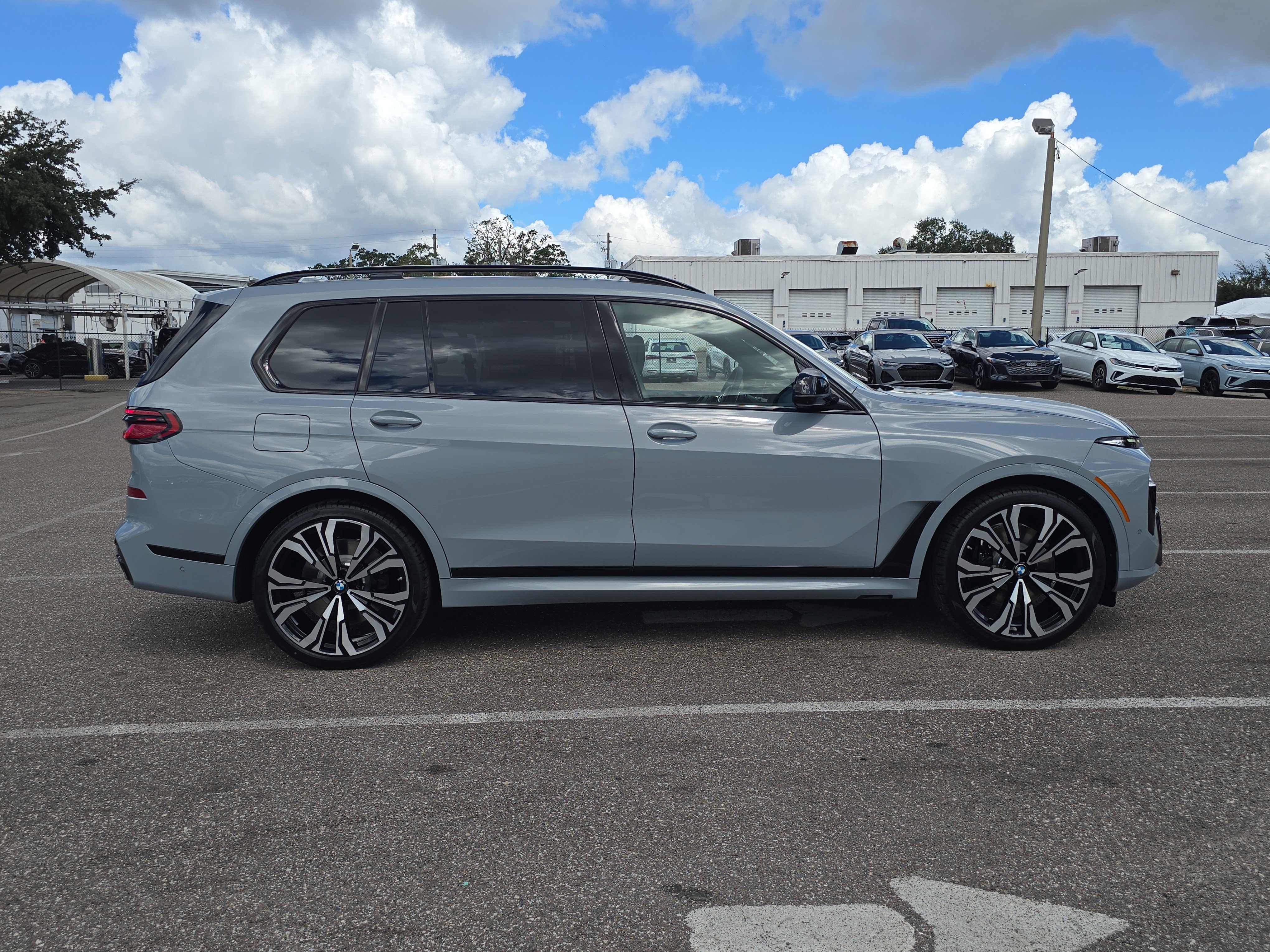 New 2026 BMW X7 M60i image 4