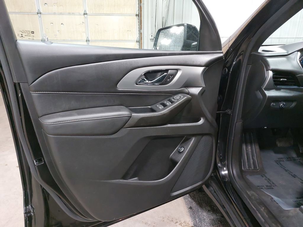 Used 2022 Chevrolet Traverse LT image 27