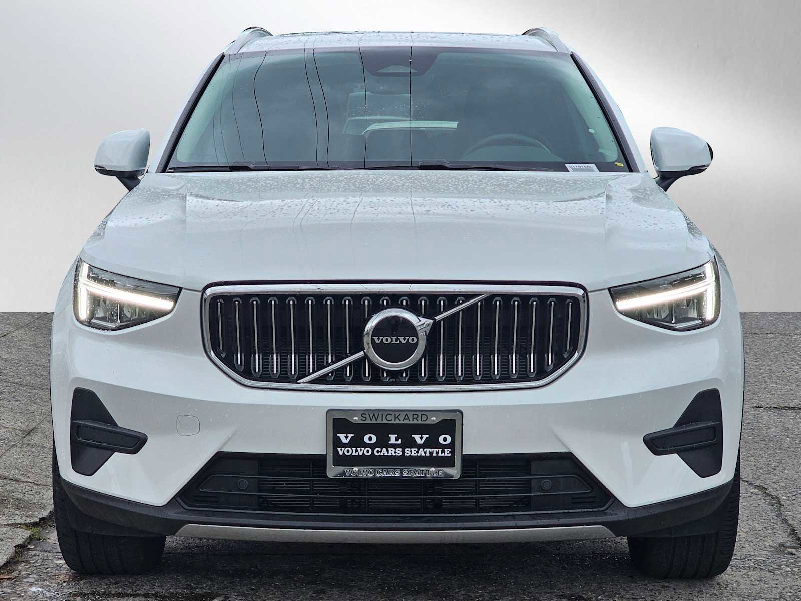 Certified 2025 Volvo XC40 B5 Core w/ Protection Package Premier image 8