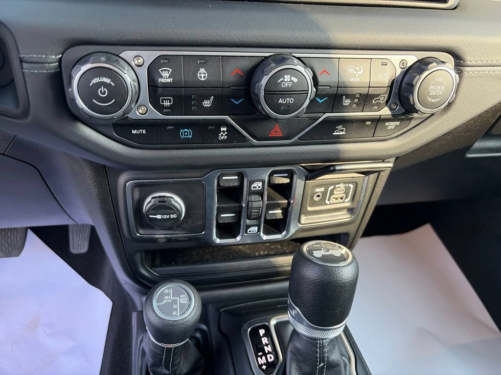 Used 2025 Jeep Wrangler Unlimited Sahara AWD/4WD image 21