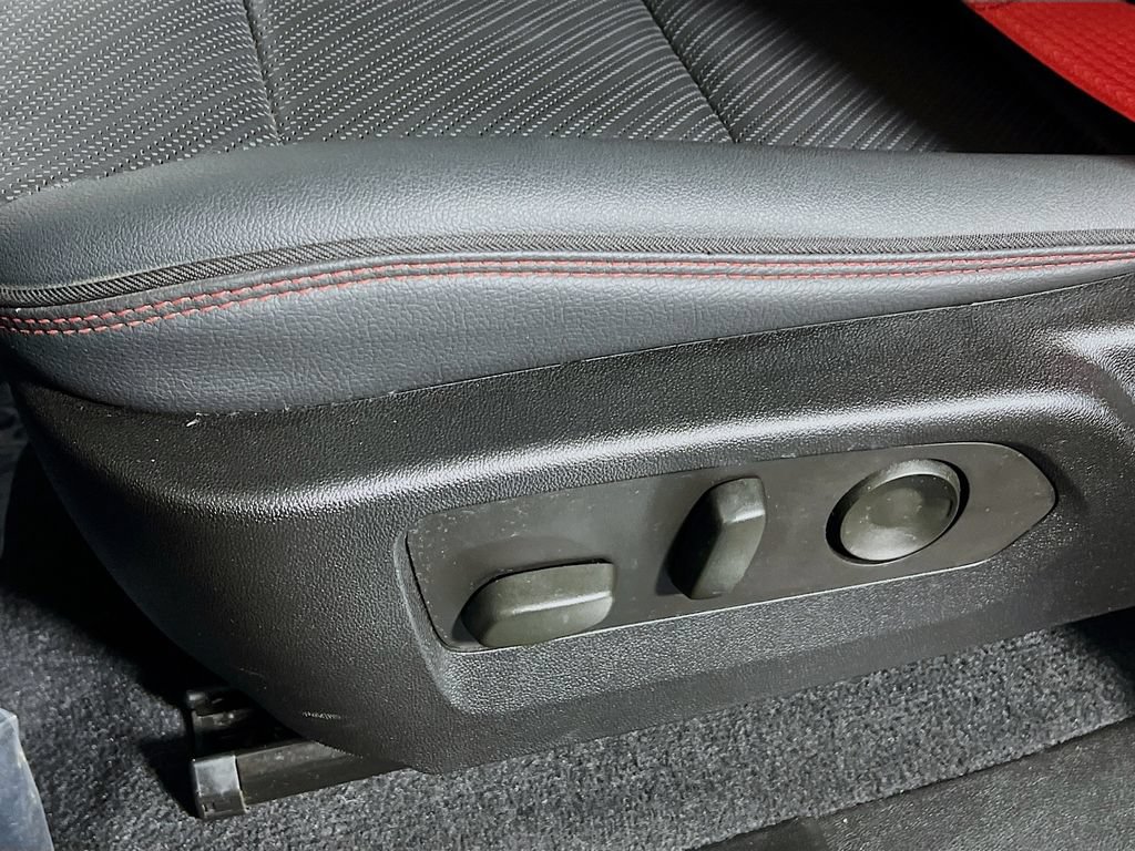 Used 2024 GMC Canyon AT4X AWD/4WD image 17