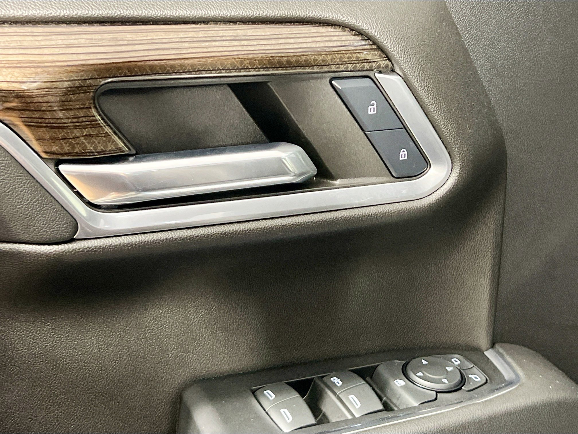 Used 2024 Chevrolet Silverado 1500 LT RWD image 16