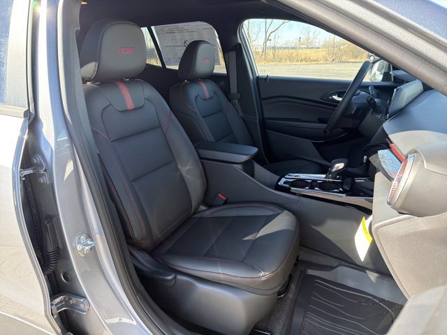 New 2026 Chevrolet Trax RS w/ Sunroof Package FWD image 32