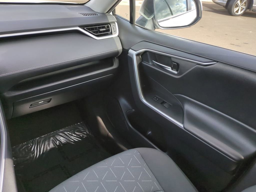 Used 2023 Toyota RAV4 AWD Hybrid image 16