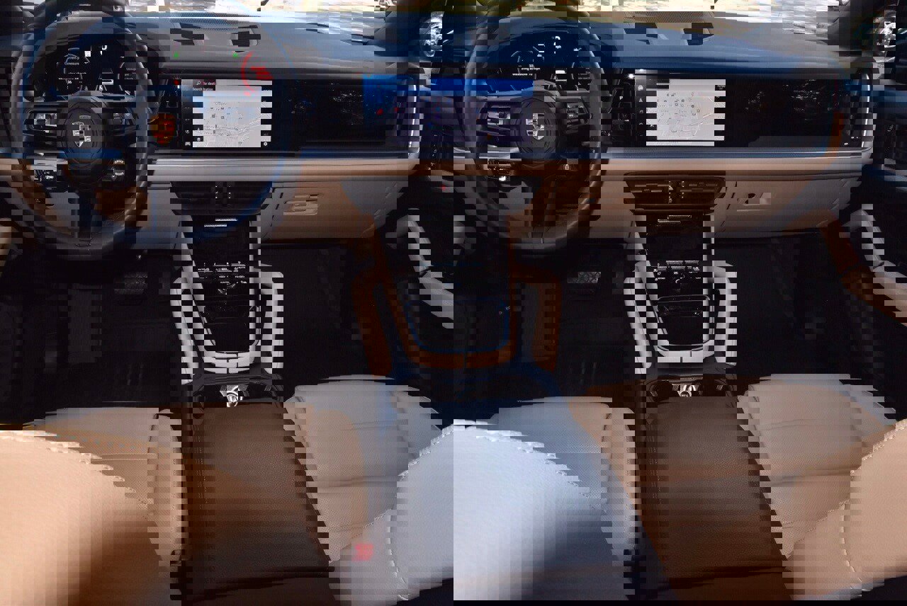 Used 2025 Porsche Cayenne image 16