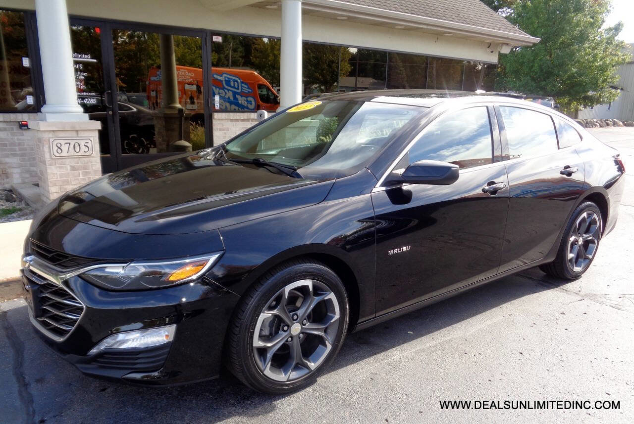 Used 2022 Chevrolet Malibu LT image 1
