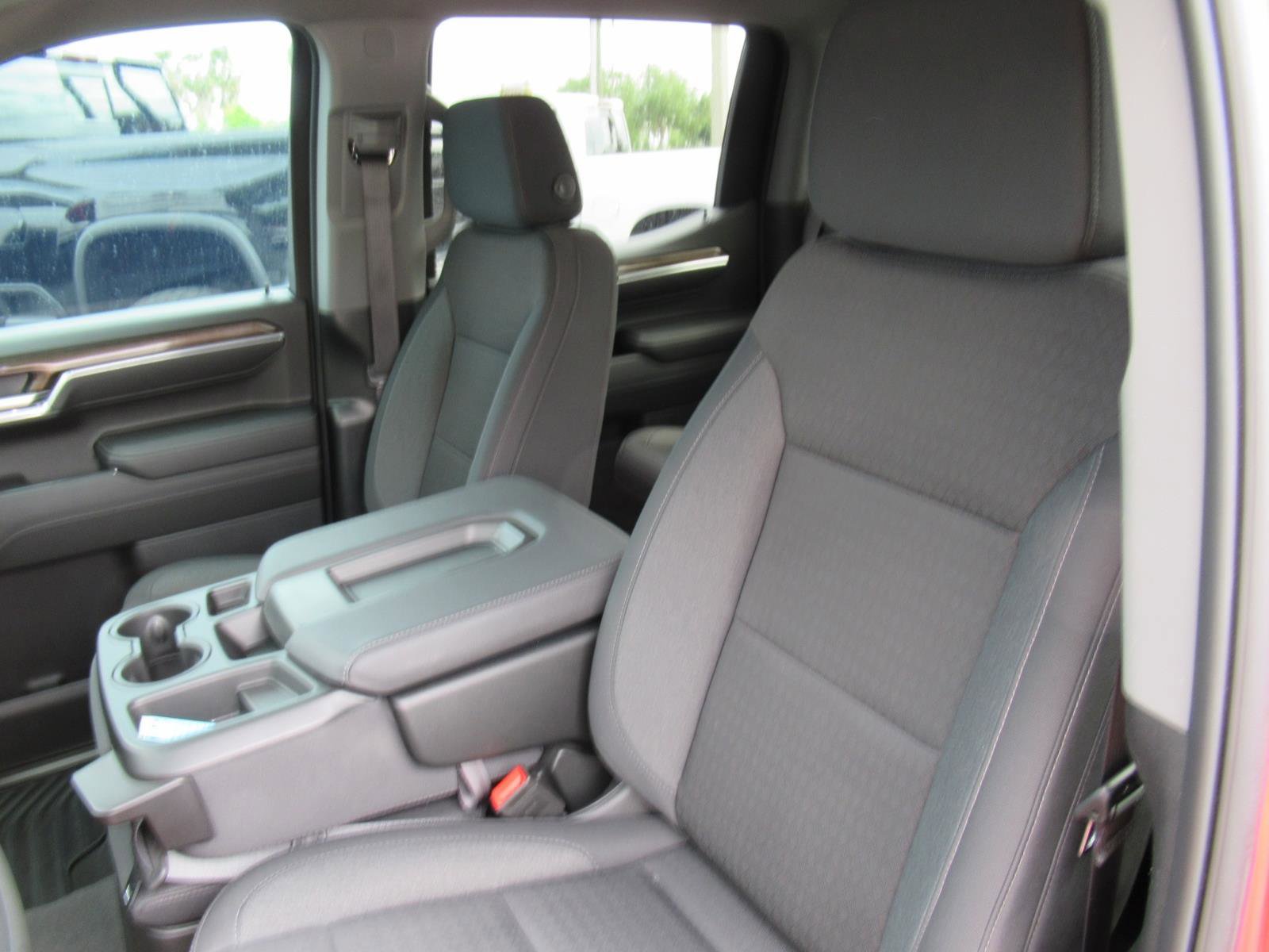 Used 2025 Chevrolet Silverado 1500 LT AWD/4WD image 18