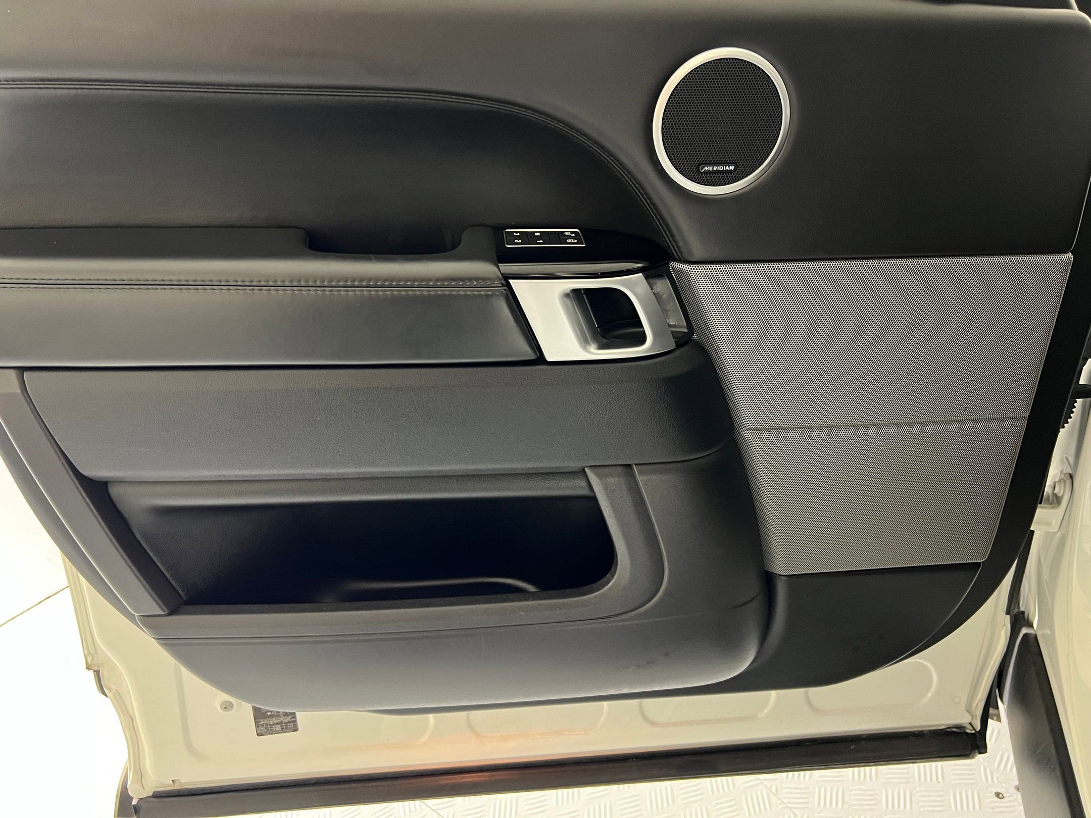 Used 2017 Land Rover Range Rover Sport HSE Dynamic image 12