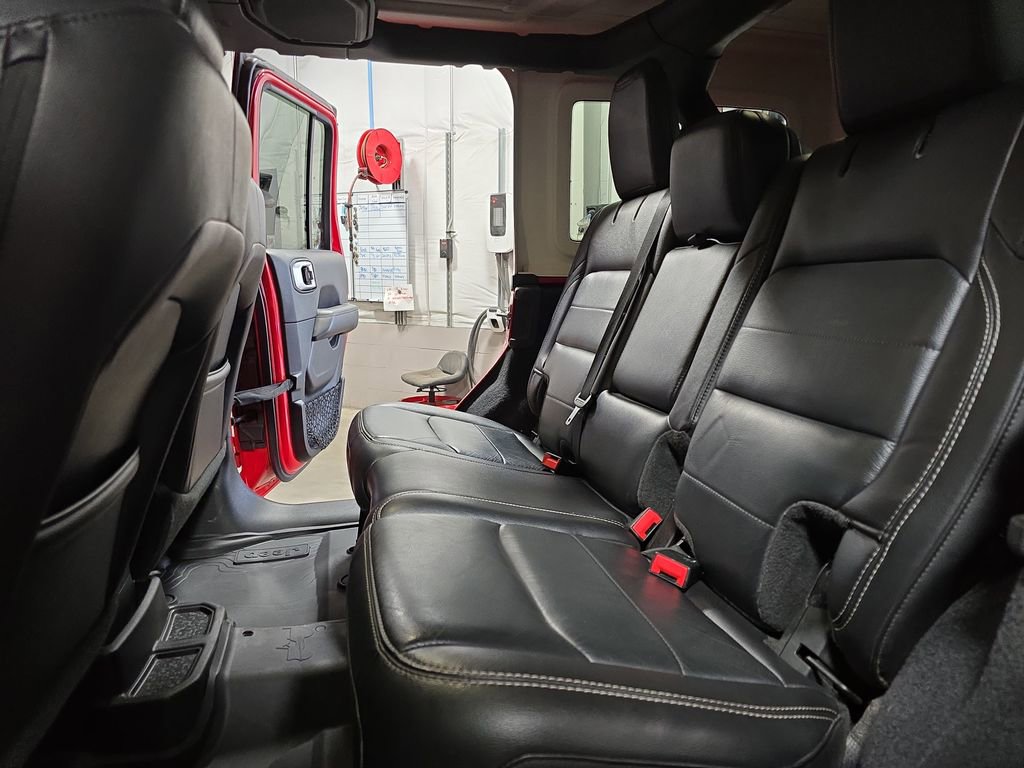 Used 2019 Jeep Wrangler Unlimited Sahara w/ Advanced Safety Group AWD/4WD image 14