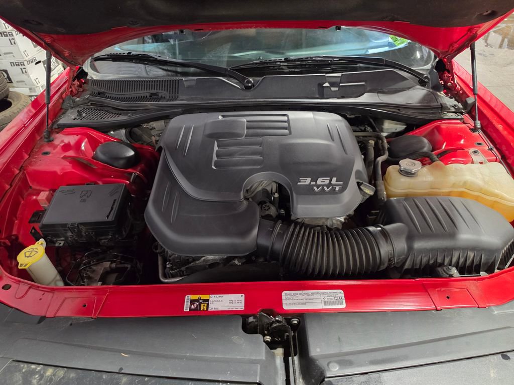 Used 2015 Dodge Challenger SXT Plus RWD image 9