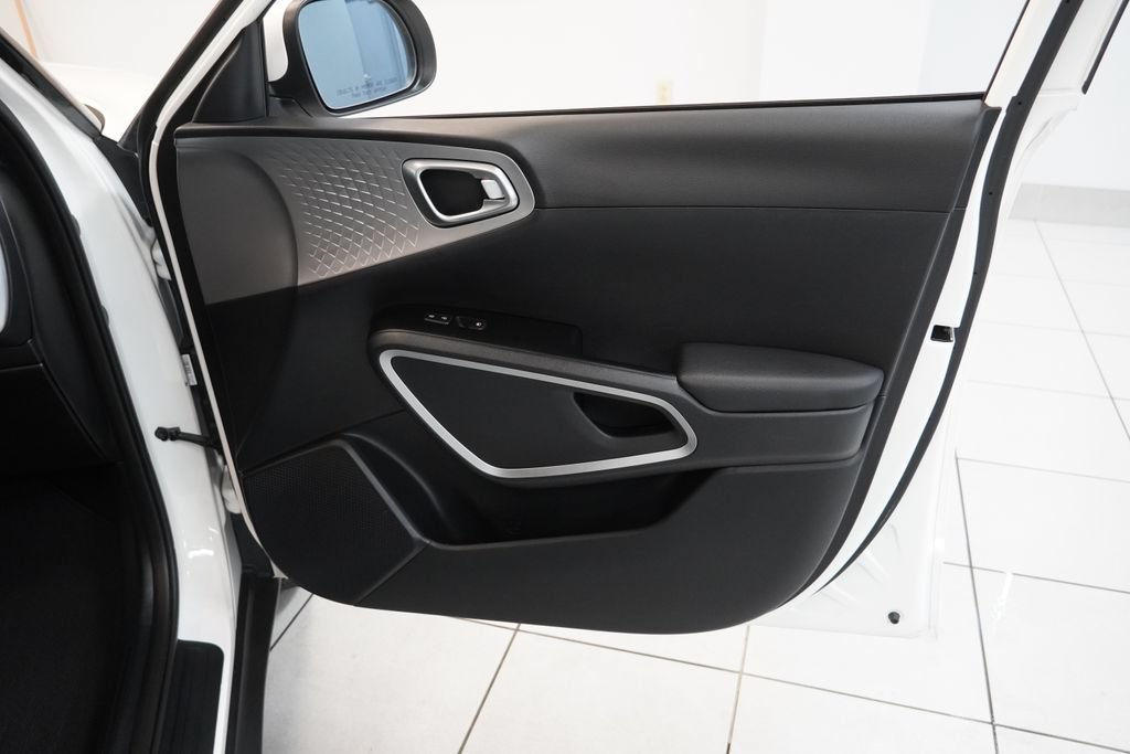 Used 2022 Kia Soul LX FWD image 27