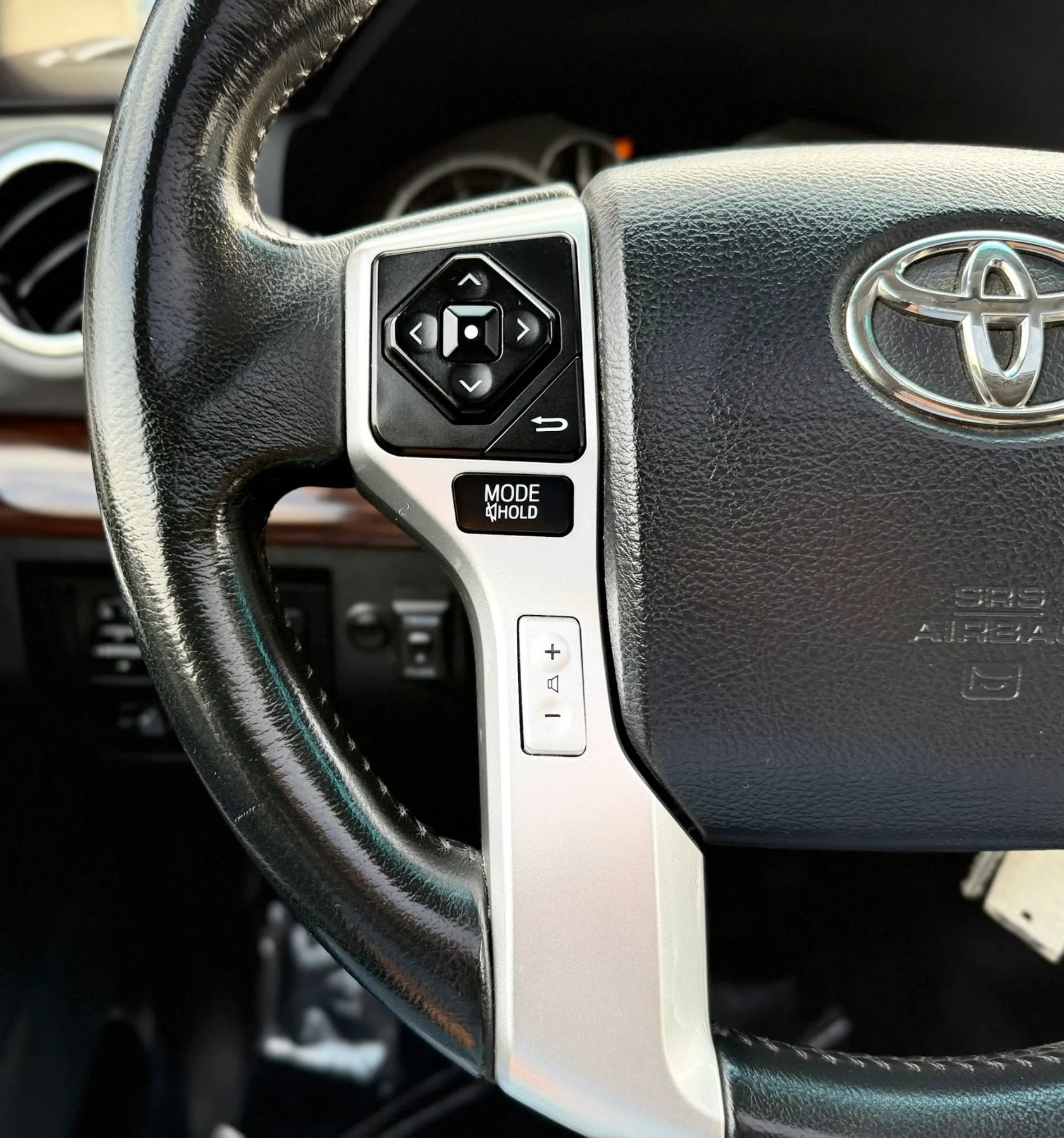 Used 2017 Toyota Tundra Limited w/ Limited Premium Package AWD/4WD image 14