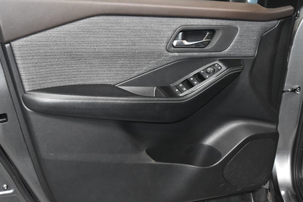 Certified 2023 Nissan Rogue SV image 4