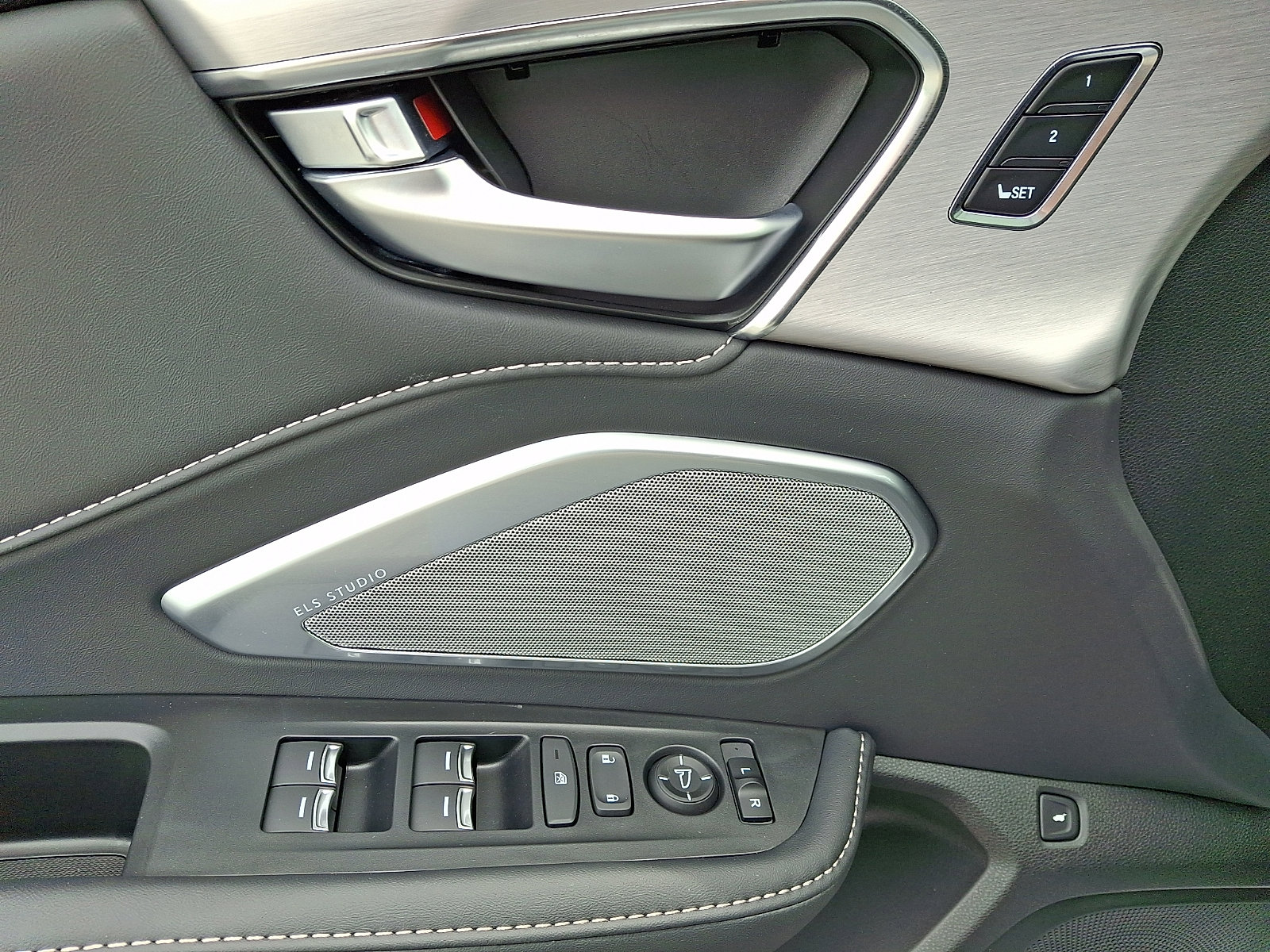 Certified 2025 Acura RDX SH-AWD w/ Technology Package image 12