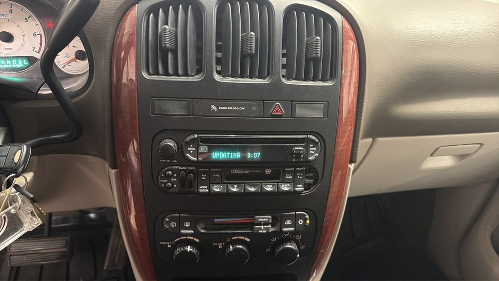 Used 2007 Chrysler Town & Country LX w/ Popular Equipment Group II FWD image 11