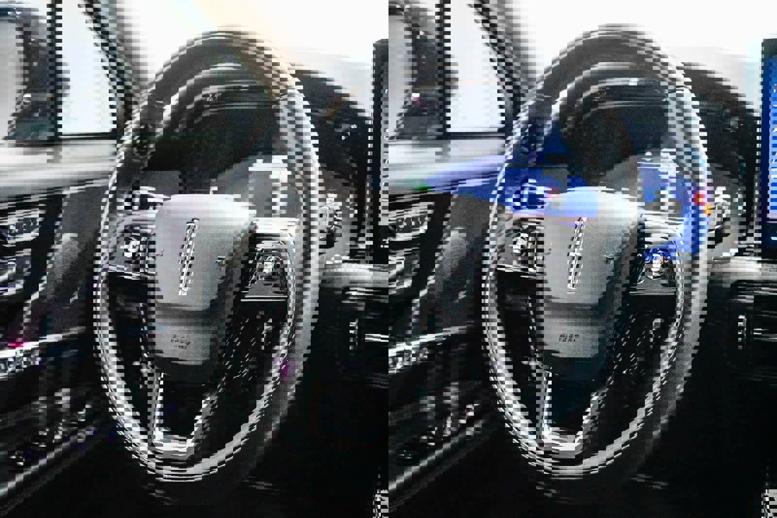 Used 2023 Lincoln Corsair Reserve image 14